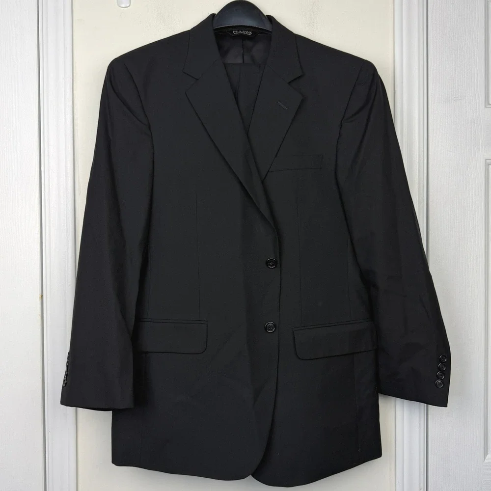 Jos A Bank 2-Piece Suit Mens 42R 36x29 100% WOOL Pleated Cuffed Solid Black